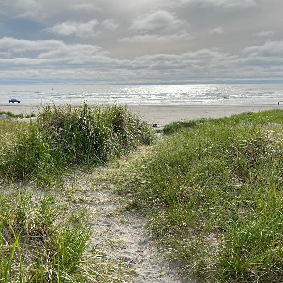 Lighthouse Oceanfront Resort Long Beach Exteriör bild